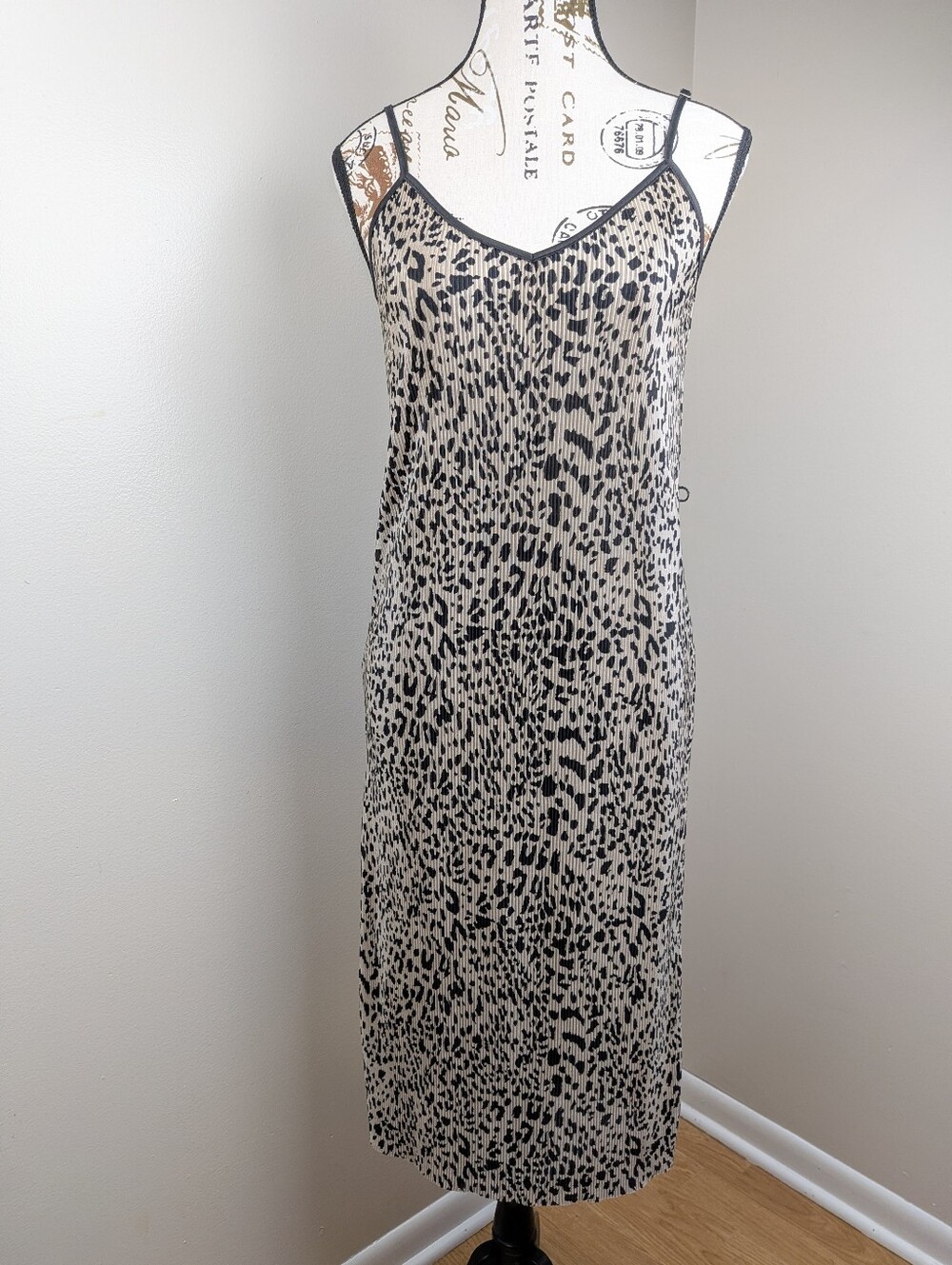 Dress Forum Leopard Animal Print Satin Pleated Vneck Midi Slip Dress Small Glam